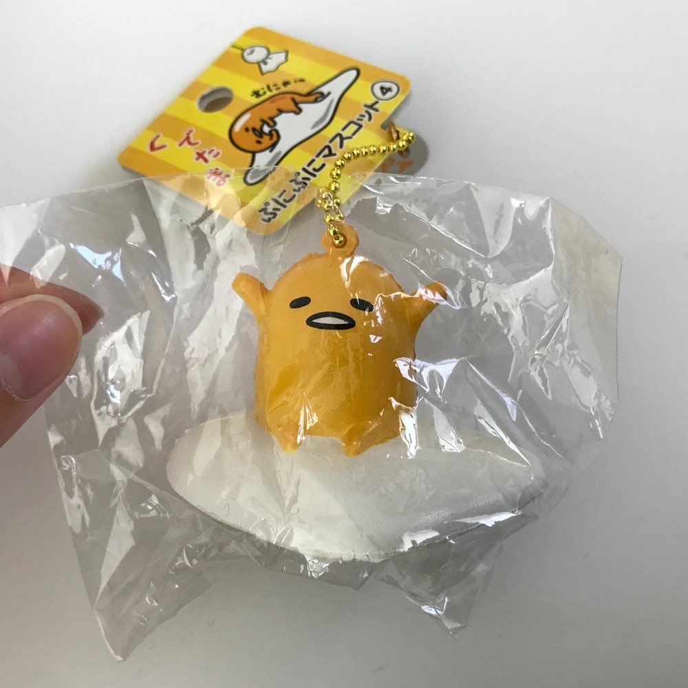 Lazy gudetama squishy